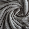 Gris oscuro
