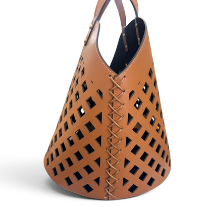 Bolso de piel calado