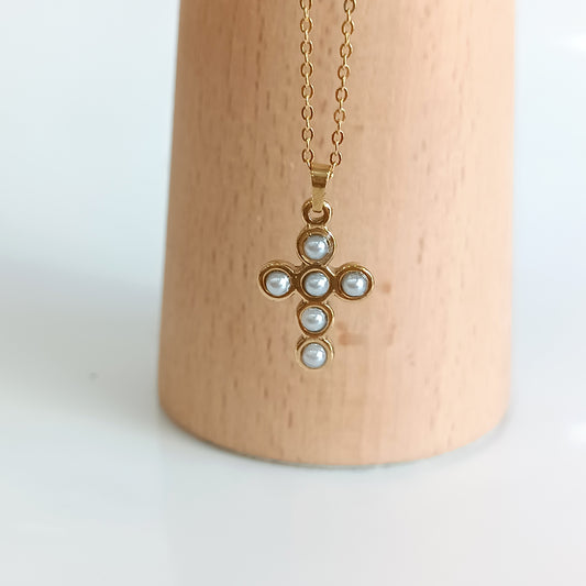 Collar con cruz de perlas