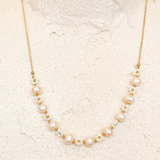Collar perlas y flores