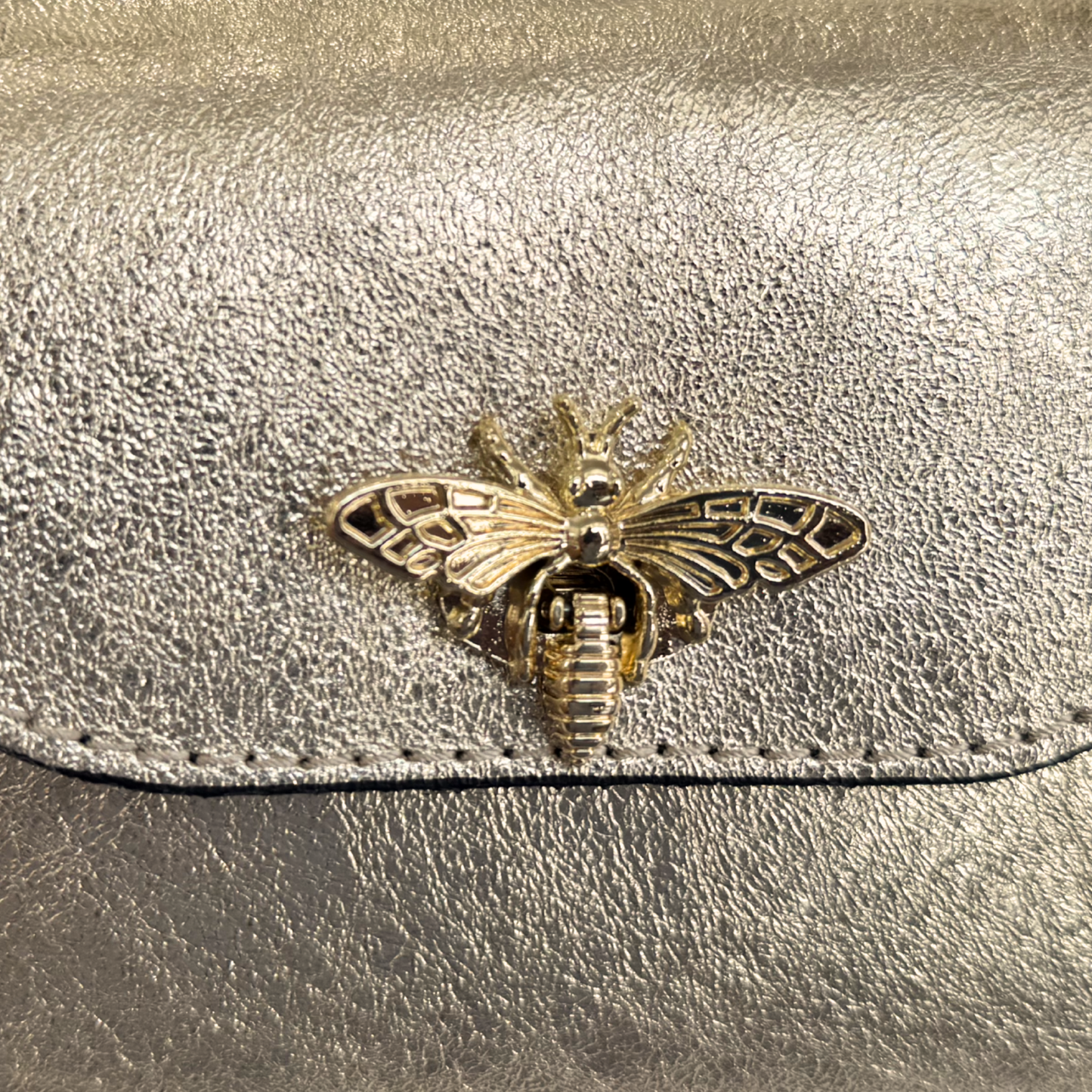 Bolso de piel petit abeille