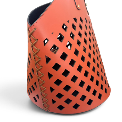 Bolso de piel calado