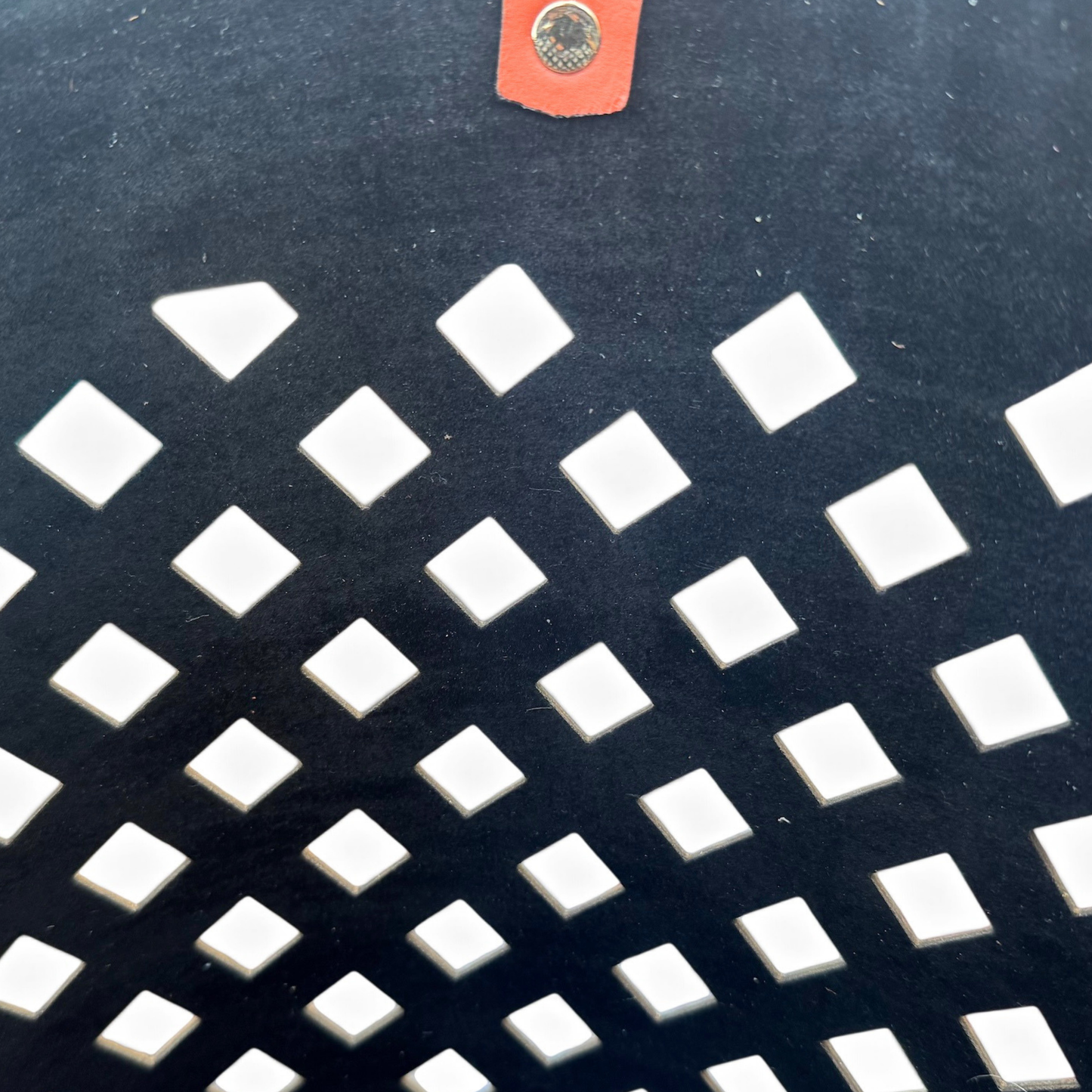 Bolso de piel calado