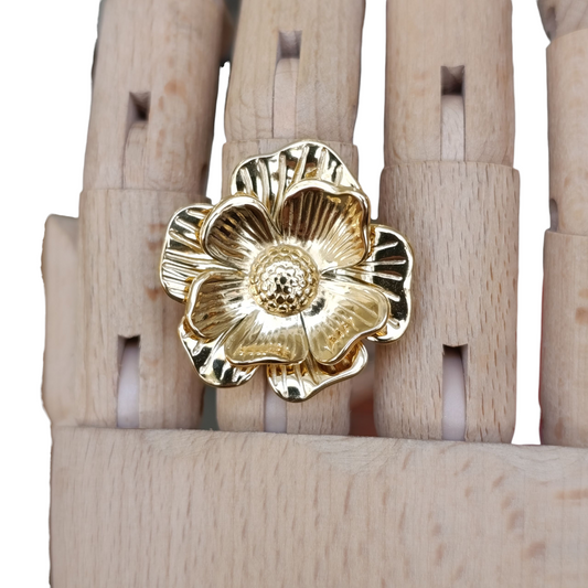 Anillo flor grande
